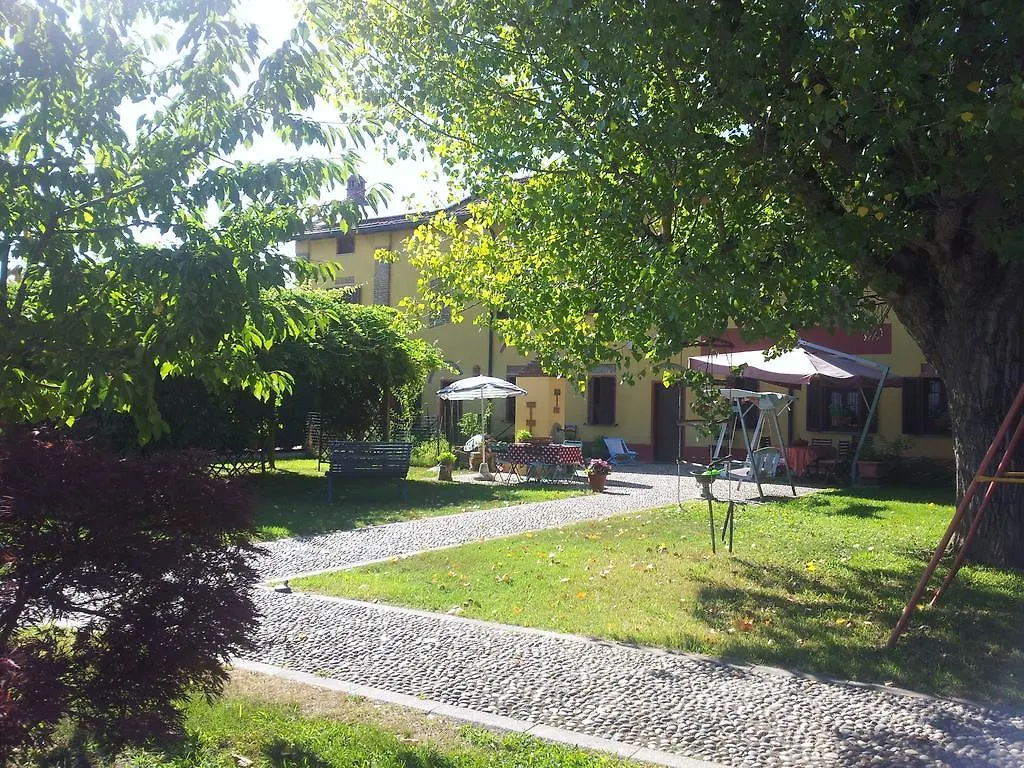 Couette-café B&B Il Pioppo E La Fonte Castello d'Agogna