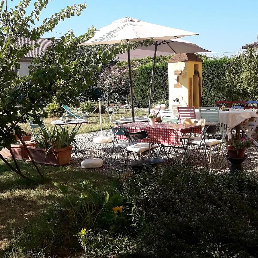 B&B Il Pioppo E La Fonte Castello d'Agogna 3*,  Italie