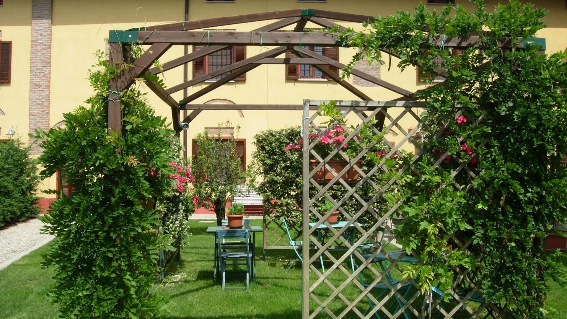 B&B Il Pioppo E La Fonte Castello d'Agogna Couette-café