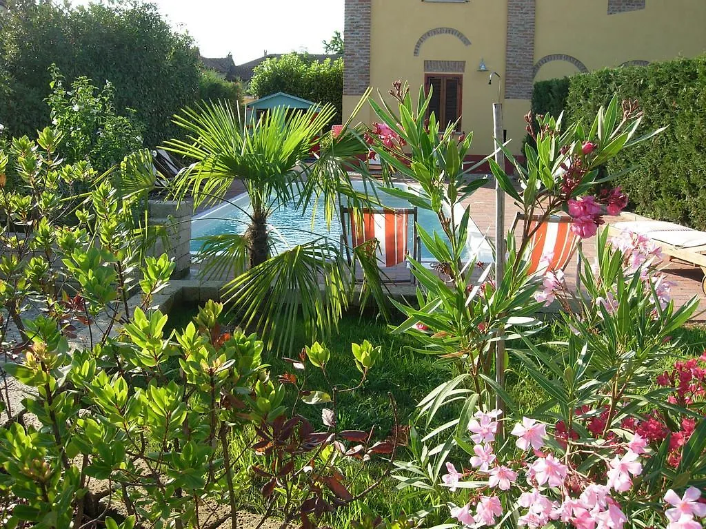 B&B Il Pioppo E La Fonte Castello d'Agogna 3*,